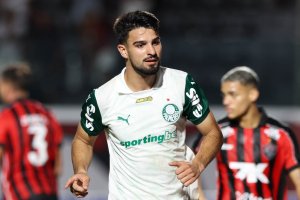 Vitória abre vantagem, mas Palmeiras busca empate no Barradão 