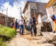 Vice-prefeito e titular da Seminfra visita construção de escadaria no São Jorge
